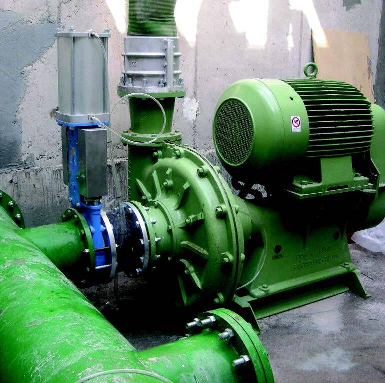 Green horizontal slurry pumps installed